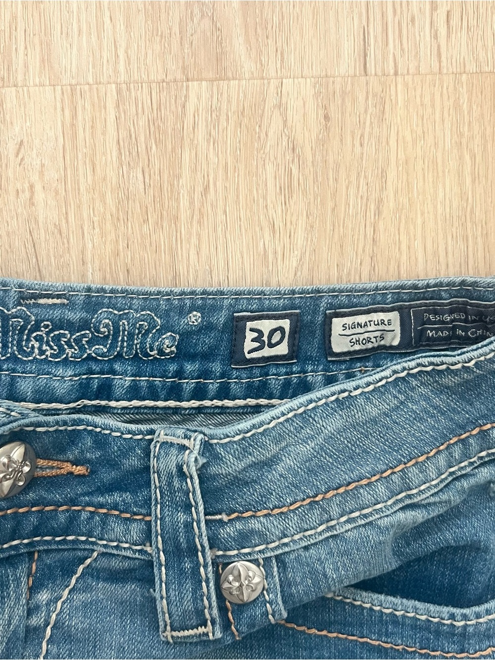 Miss Me Distressed Denim Cutoff Shorts Womens 30 Jeweled Pocket Blue JS5151H79 - Picture 3 of 9